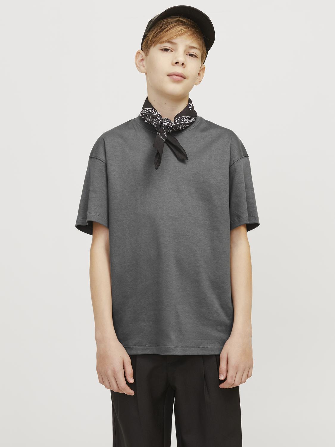 model_shot-front
