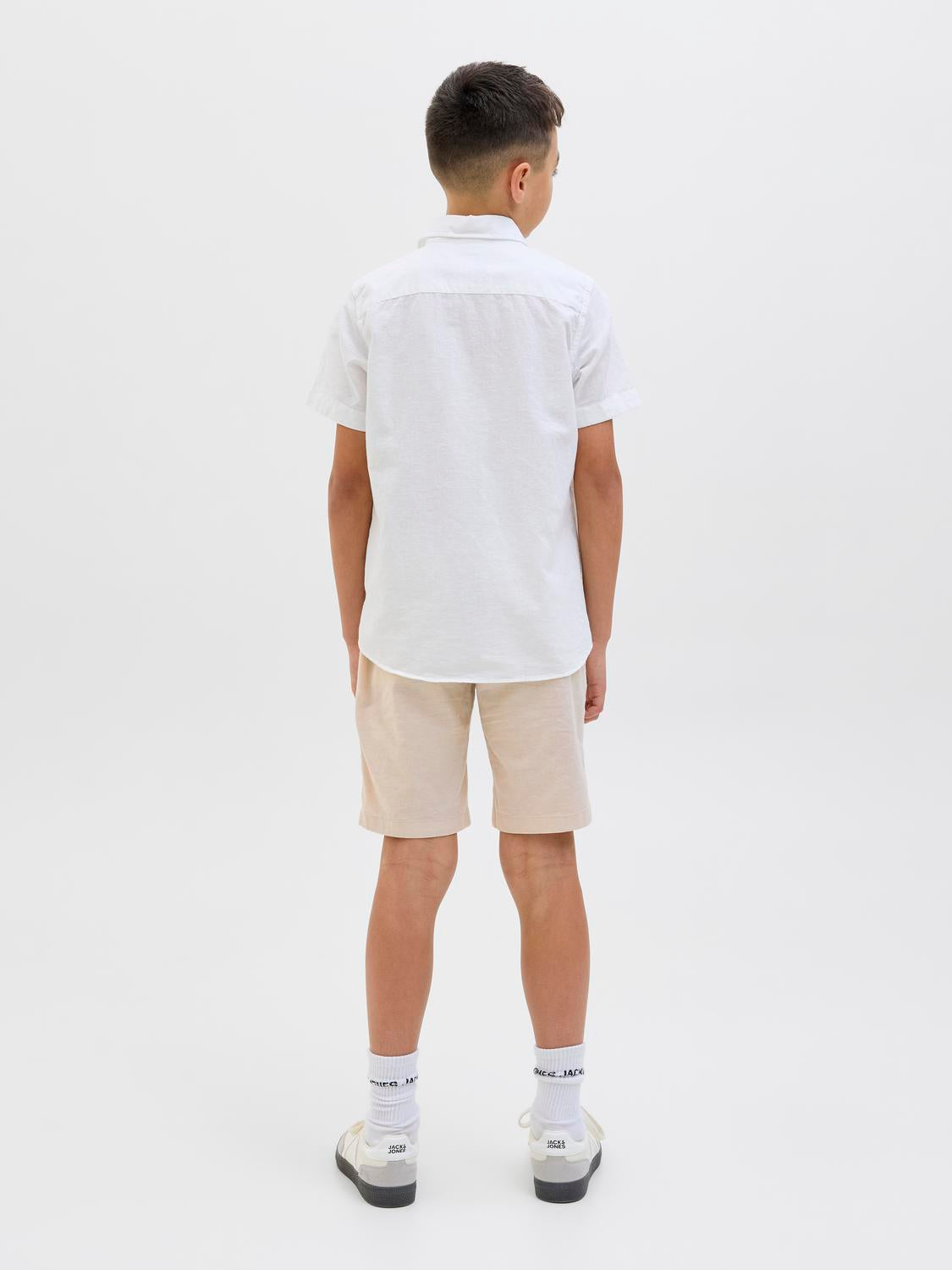model_shot-back