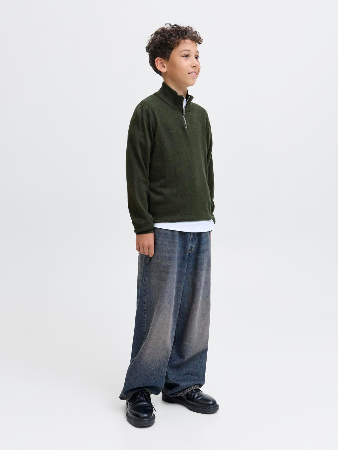 model_shot-front_full