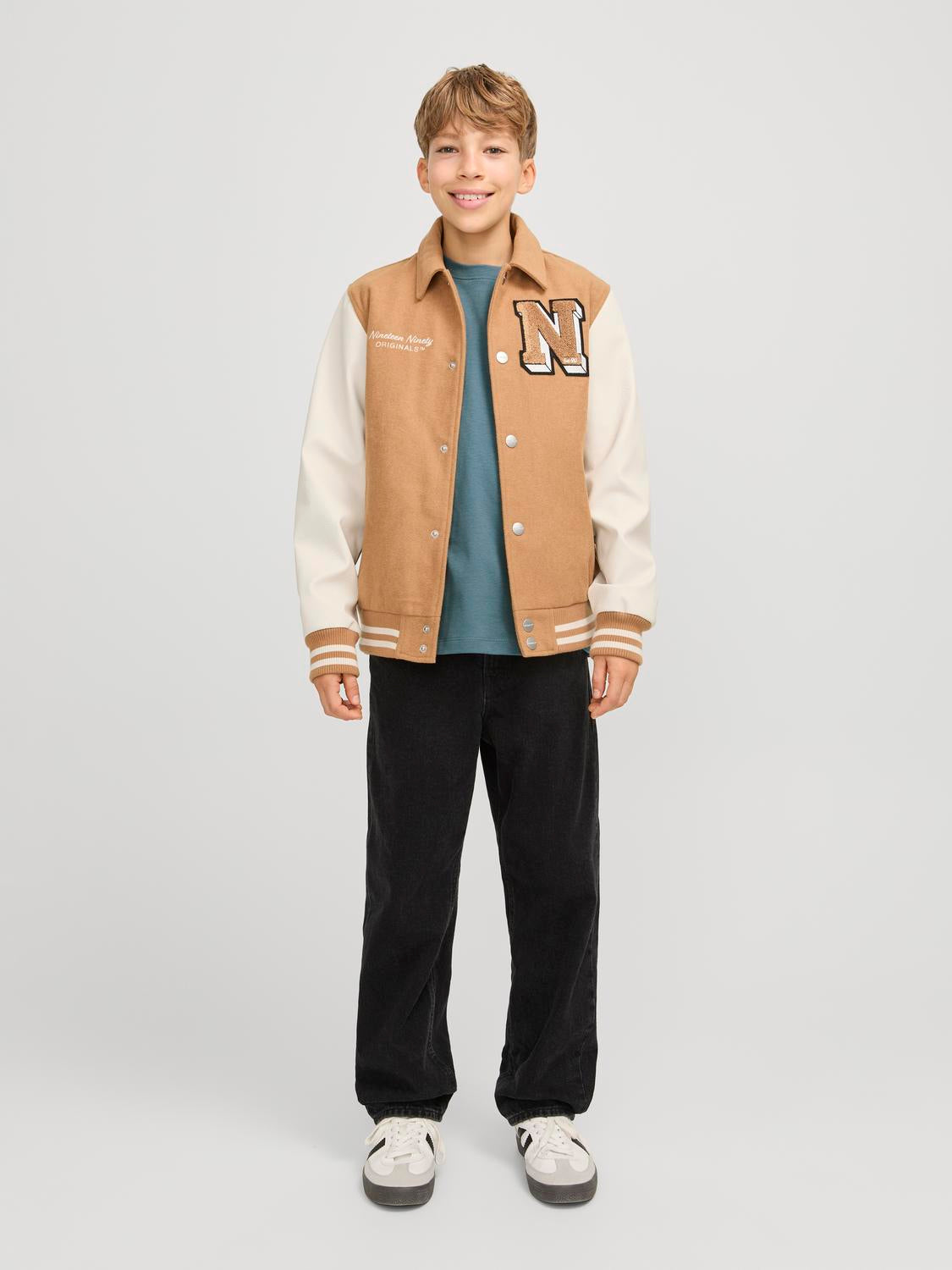 model_shot-front_full