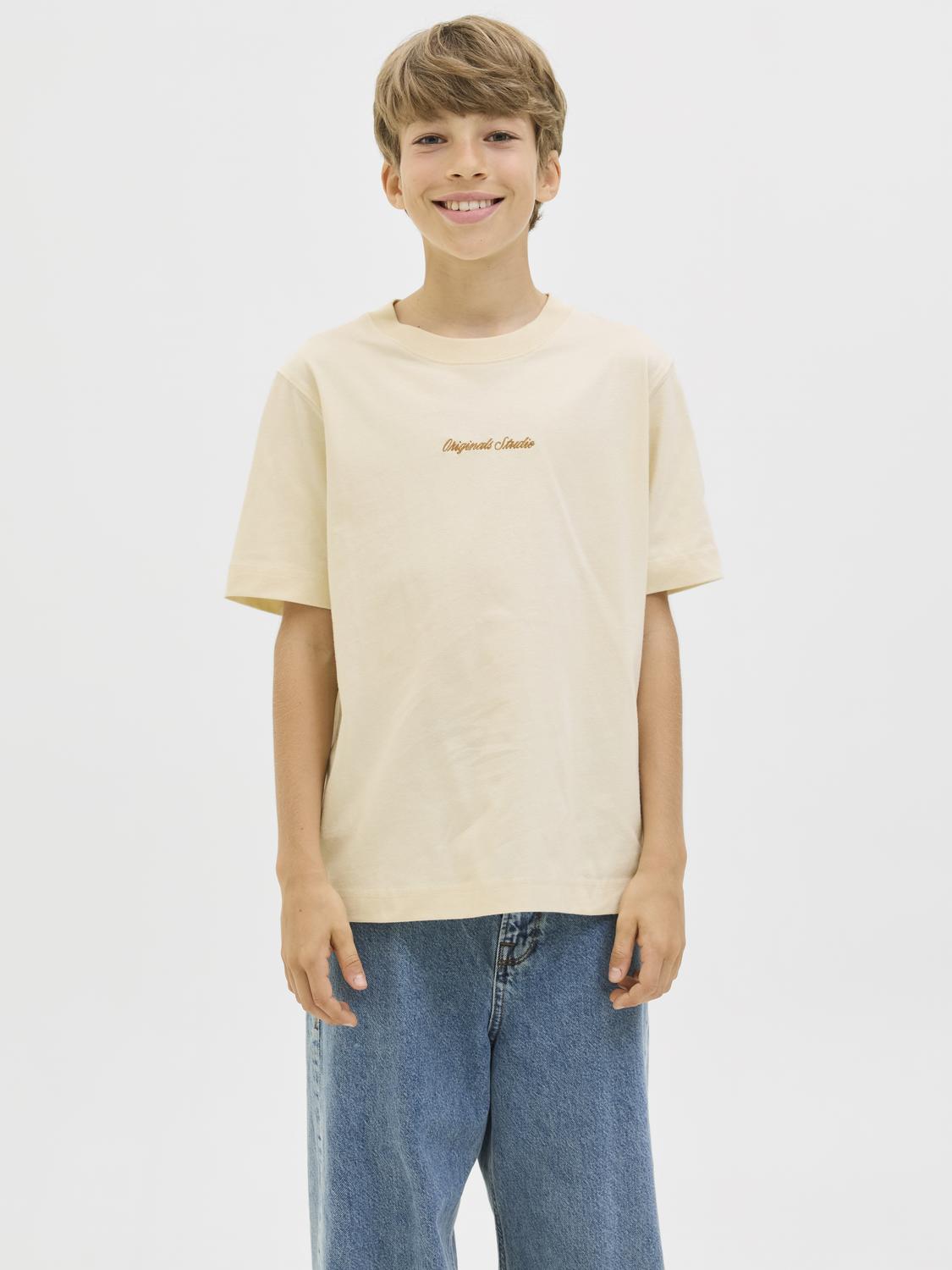 model_shot-front