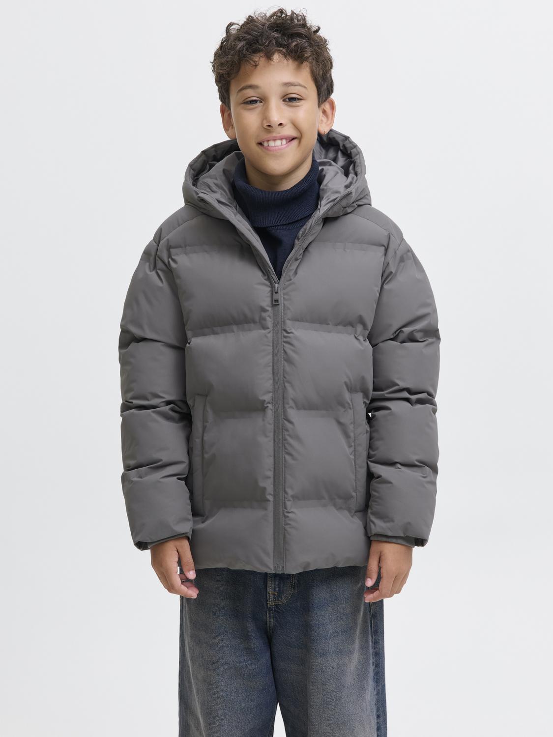 model_shot-front