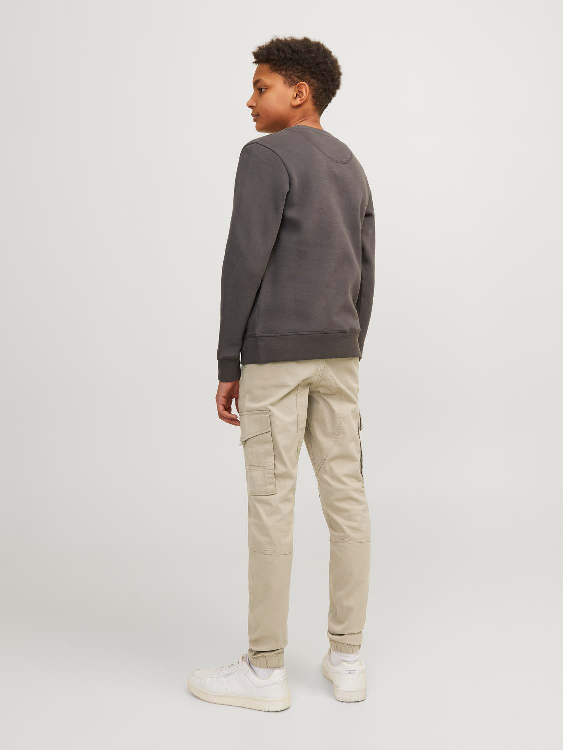 model_shot-back