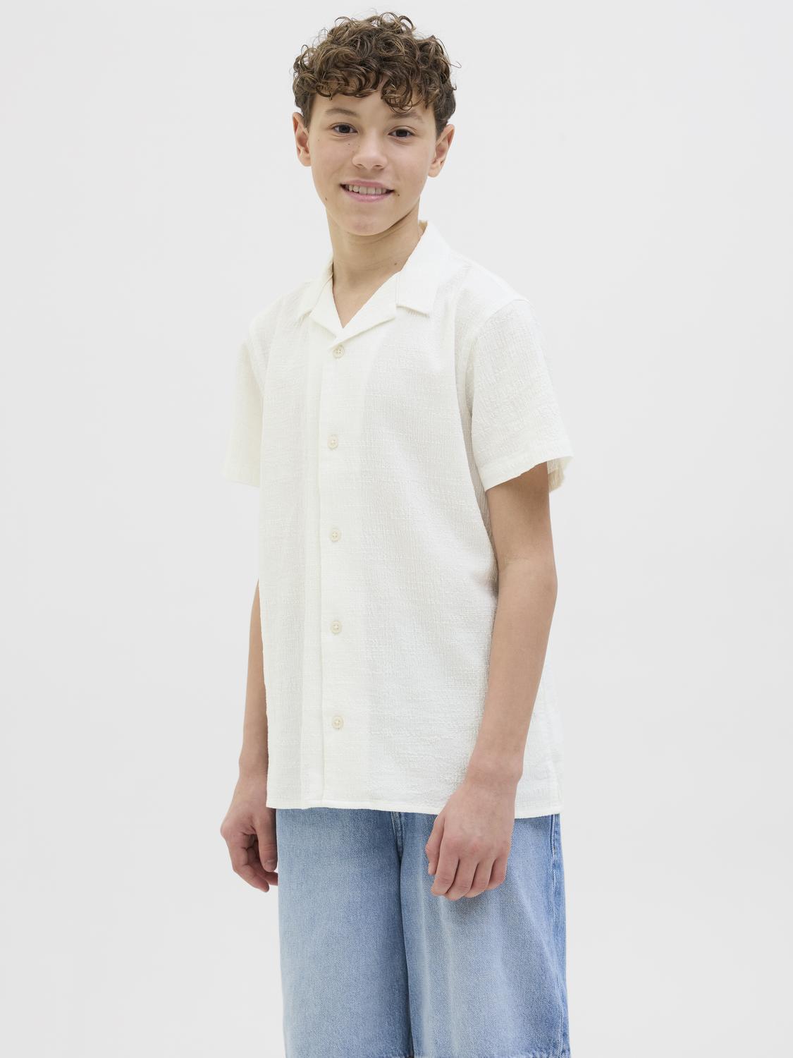 model_shot-front