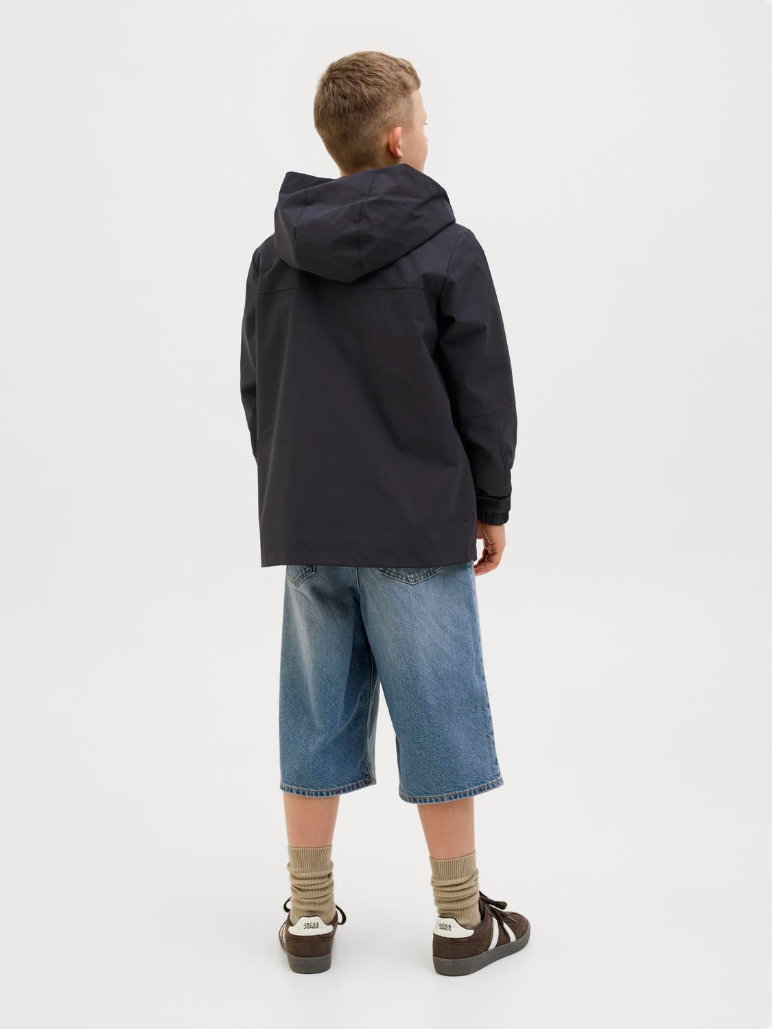 model_shot-back