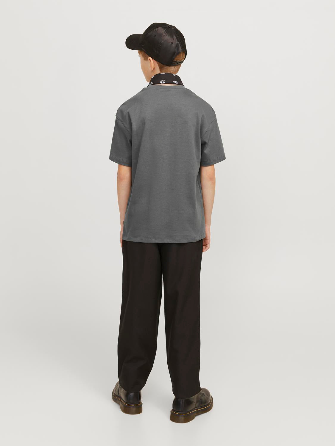 model_shot-back