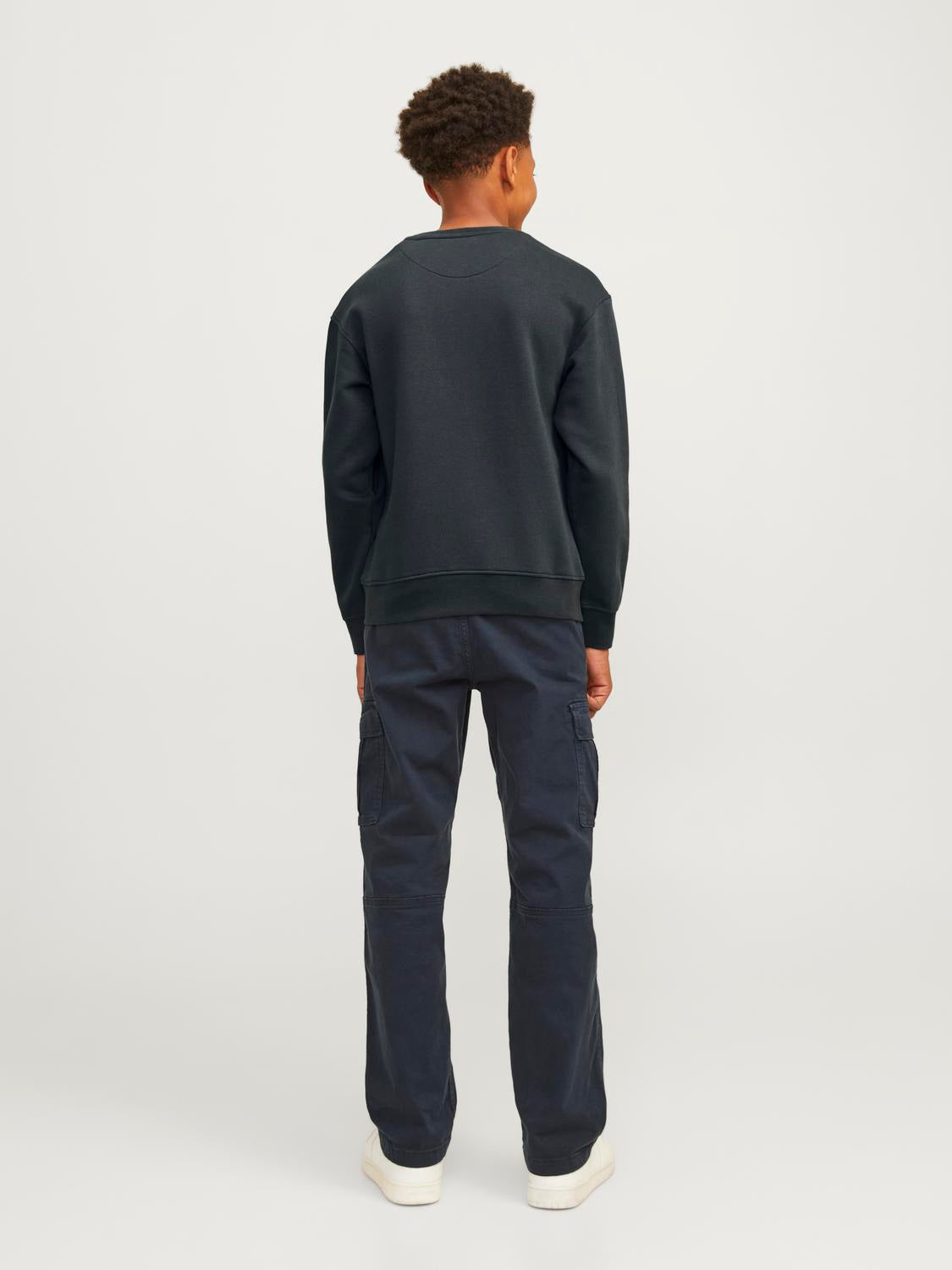 model_shot-back