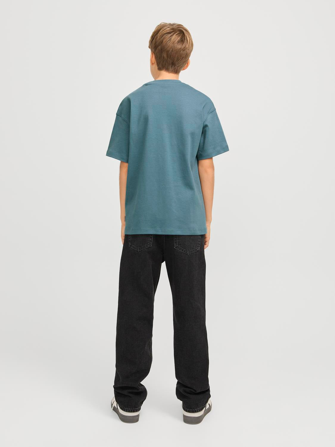model_shot-back