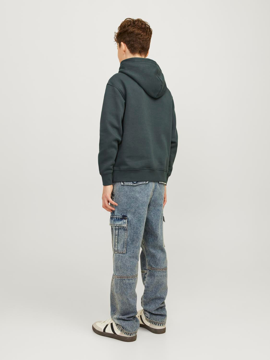 model_shot-back