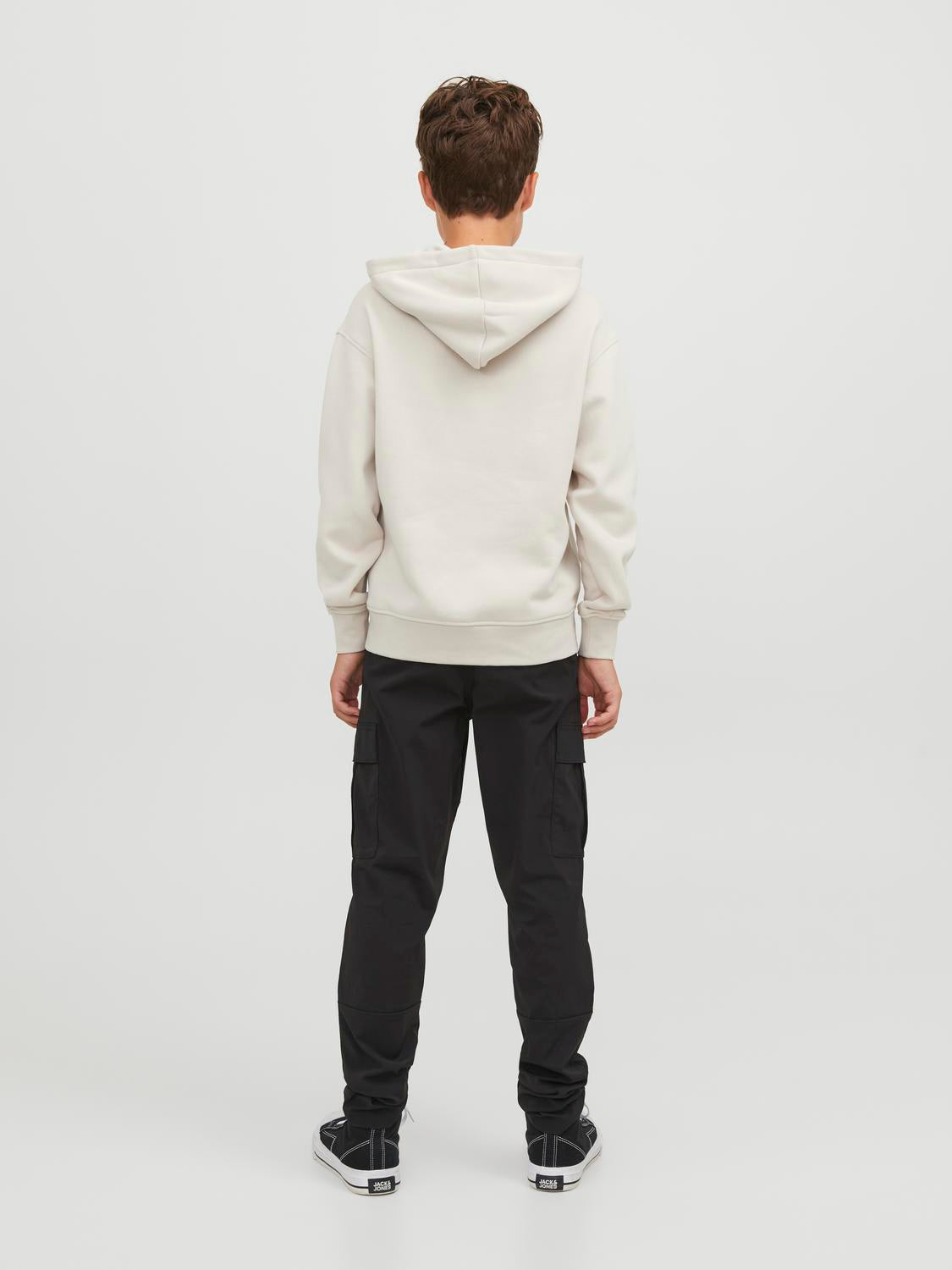 model_shot-back