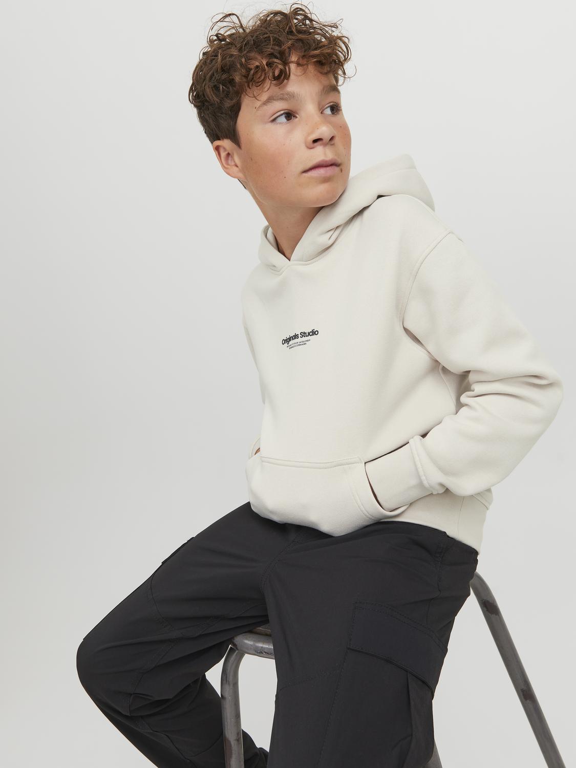 model_shot-creative
