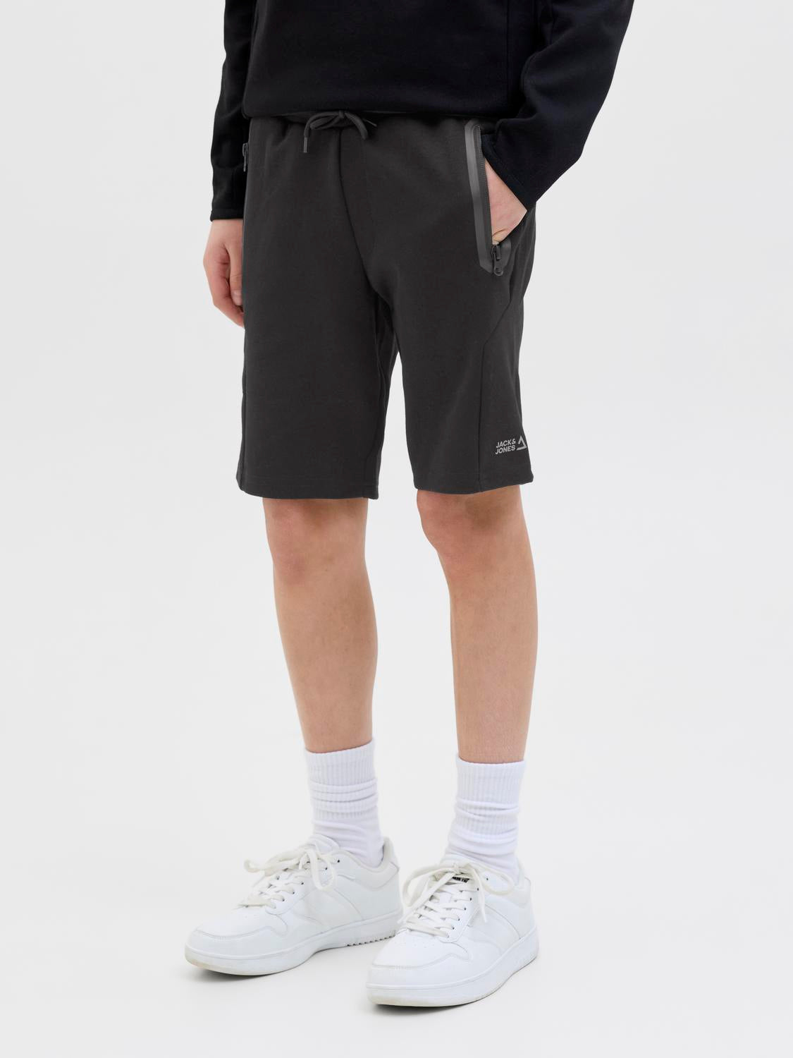 model_shot-front