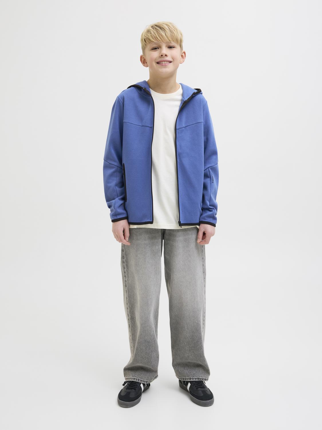 model_shot-front_full