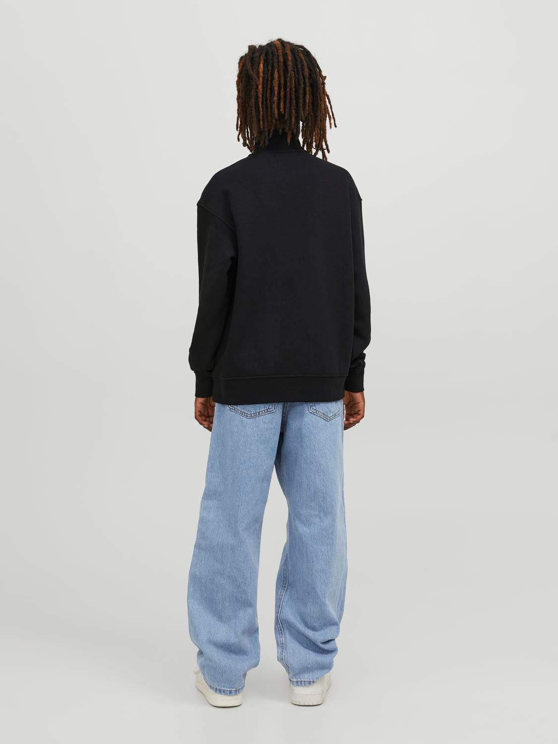 model_shot-back