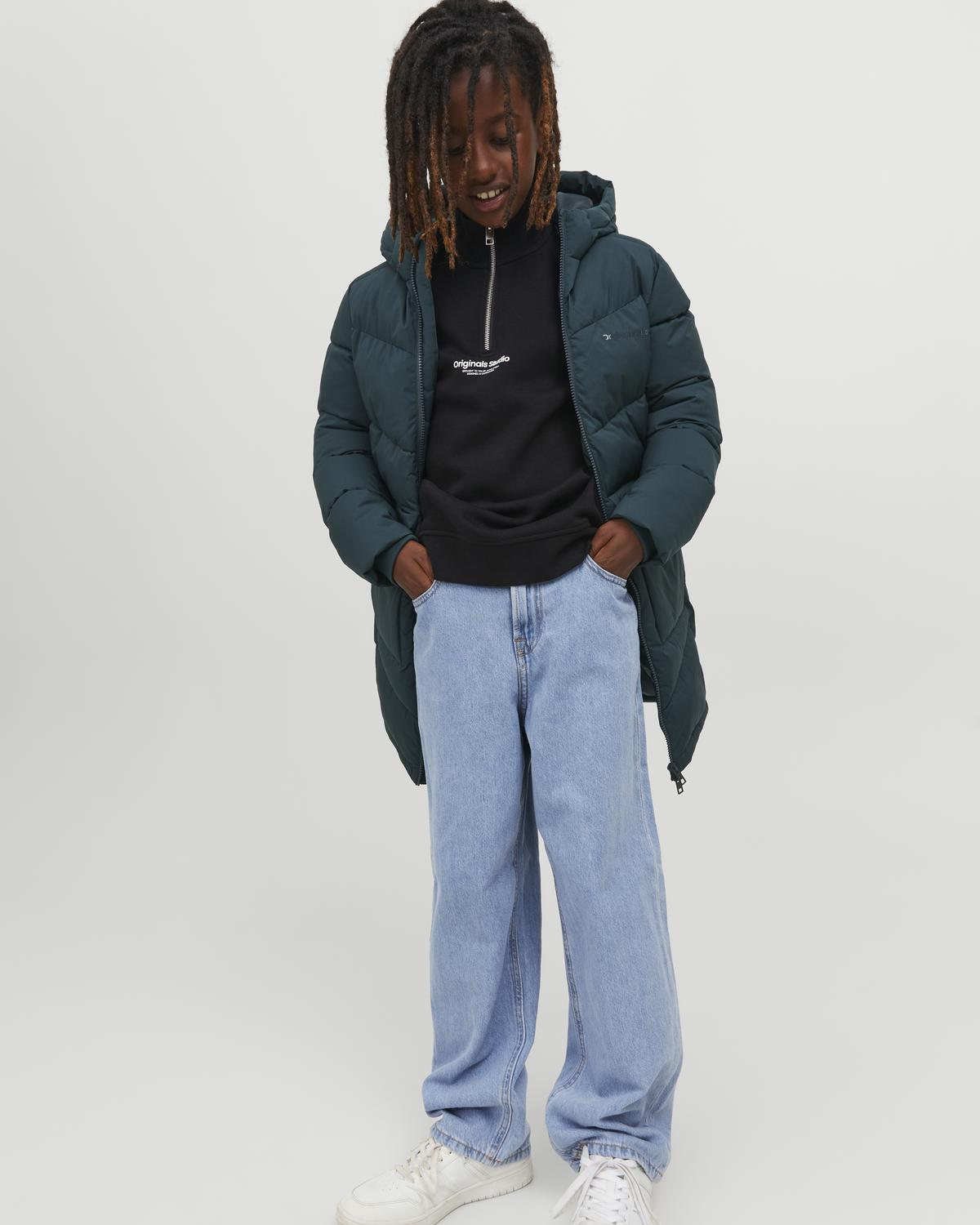 model_shot-creative