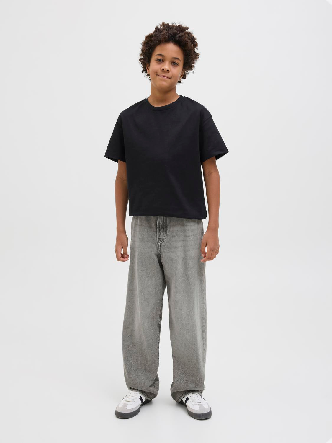 model_shot-front_full