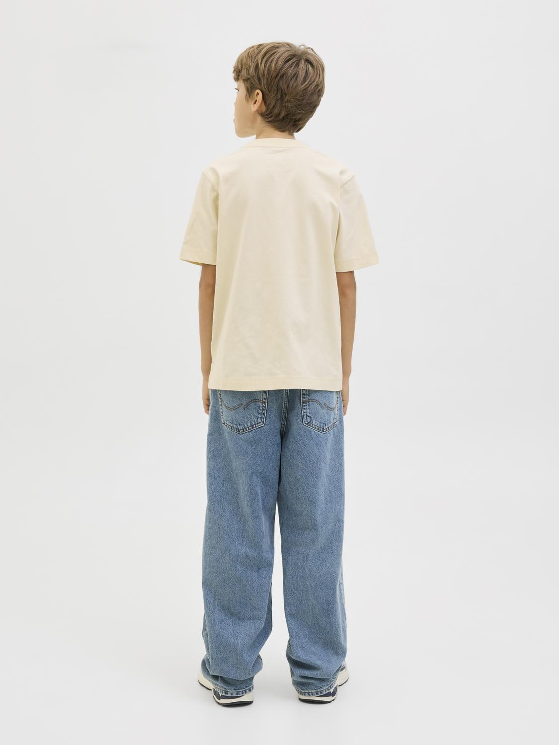 model_shot-back