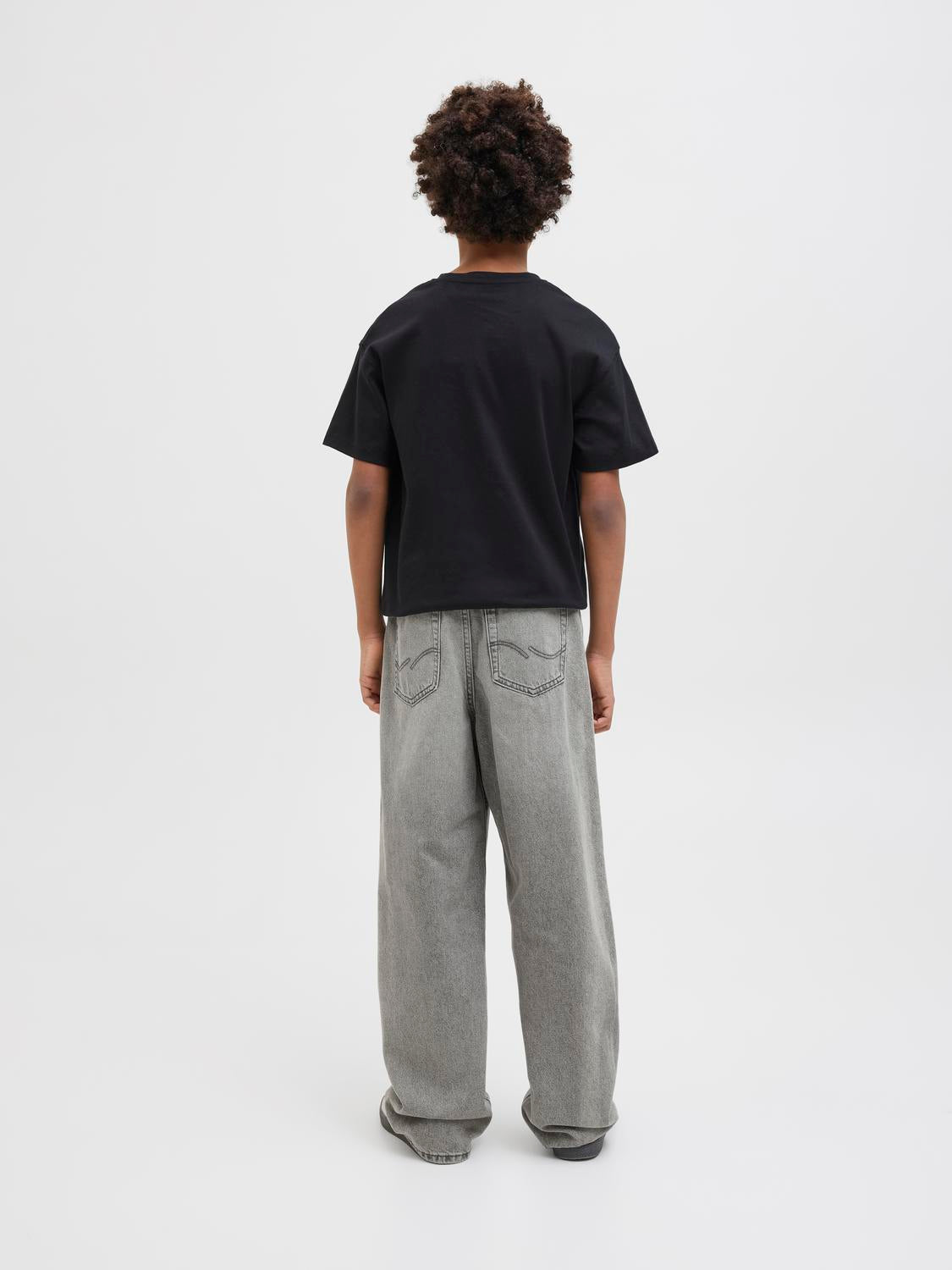 model_shot-back