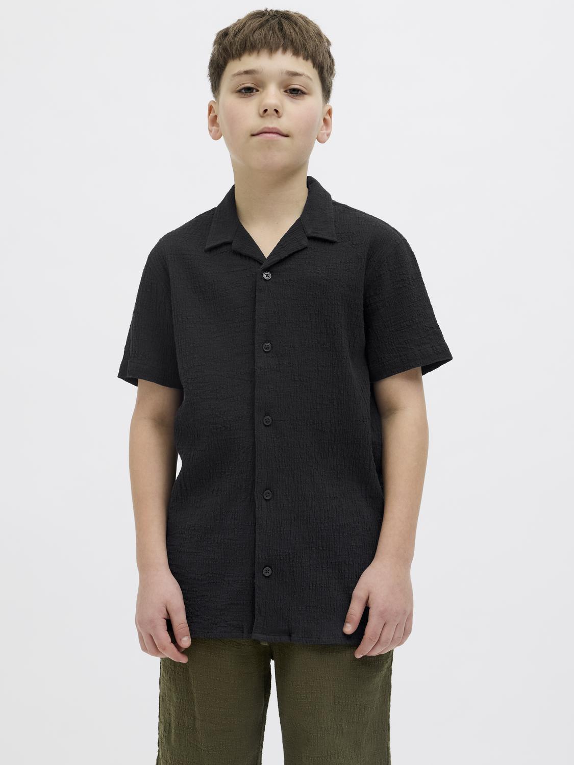 model_shot-front