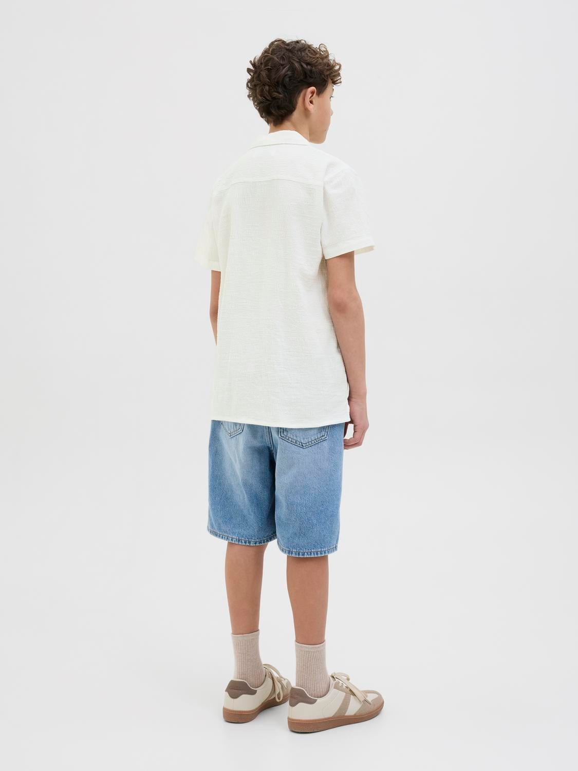 model_shot-back