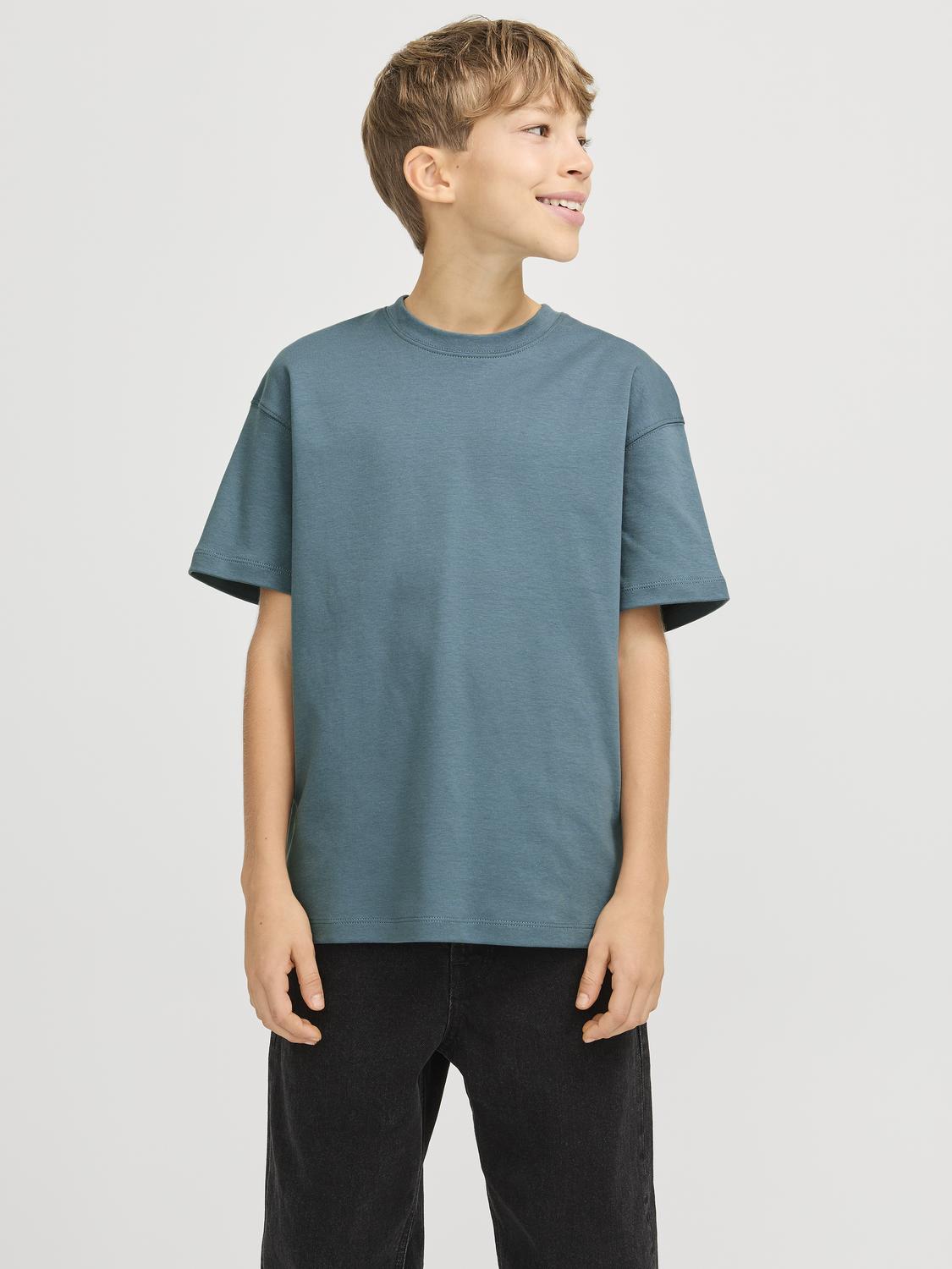model_shot-front