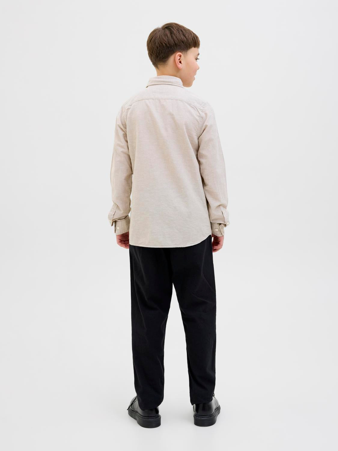 model_shot-back