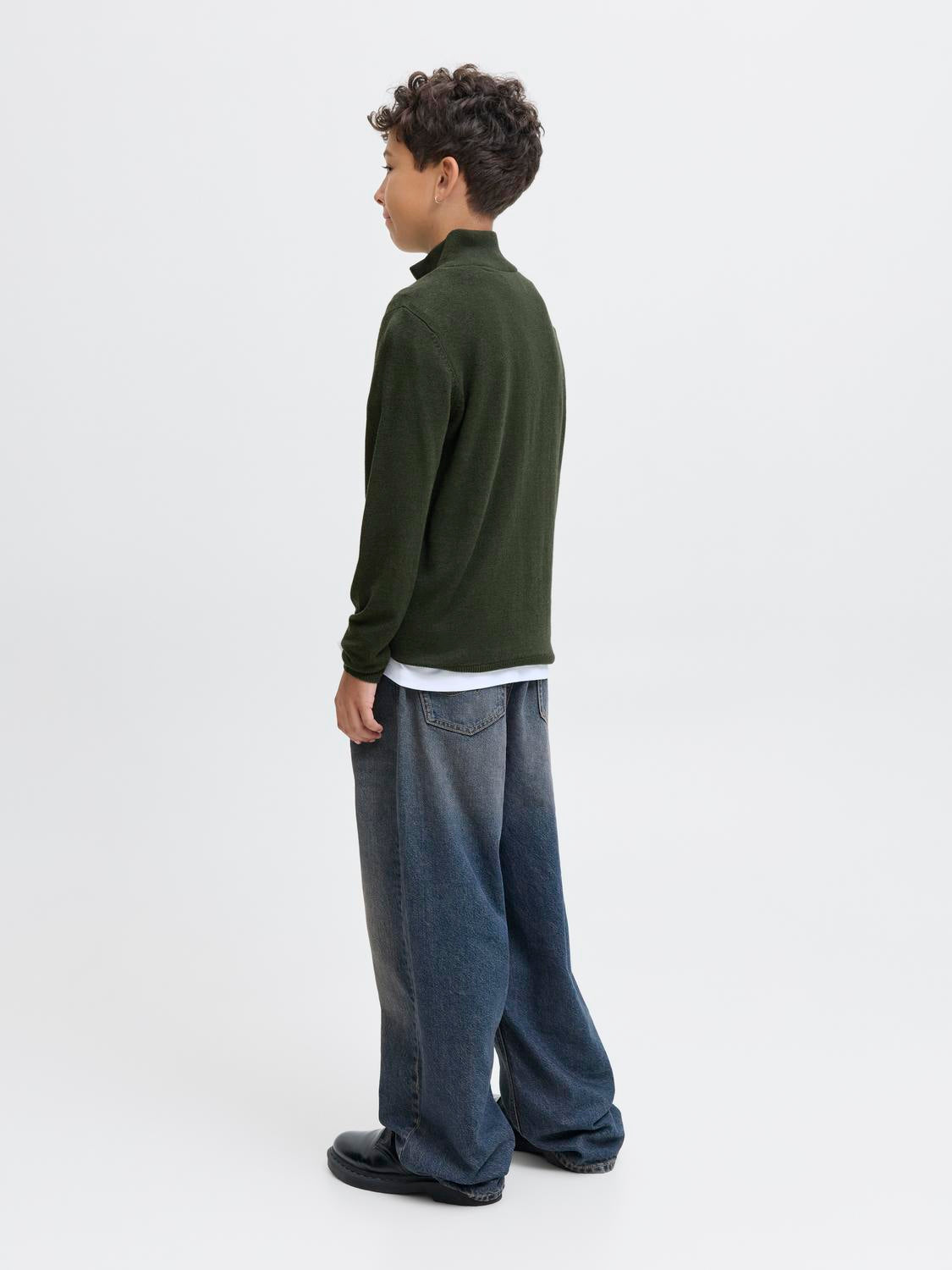 model_shot-back