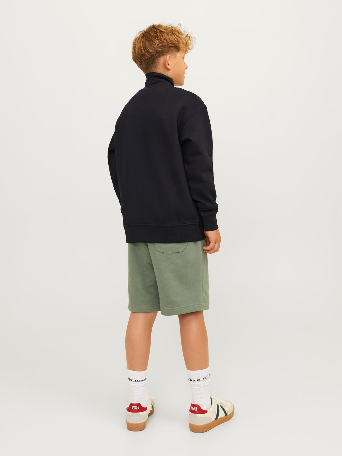 model_shot-back