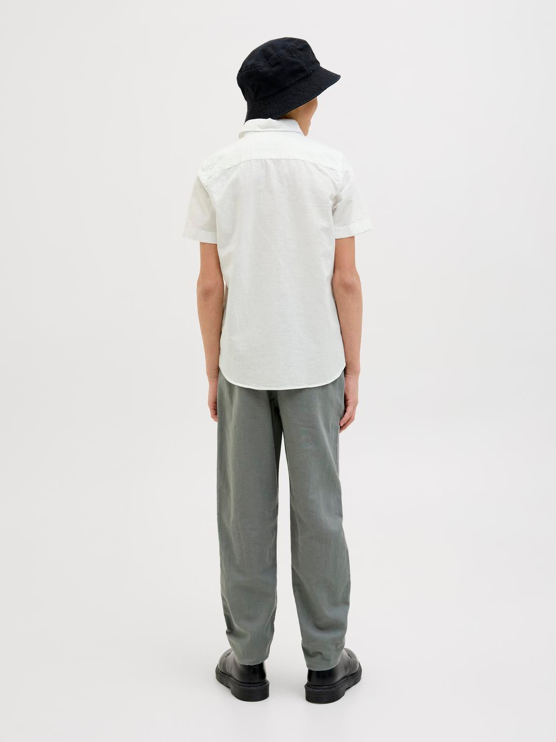 model_shot-back
