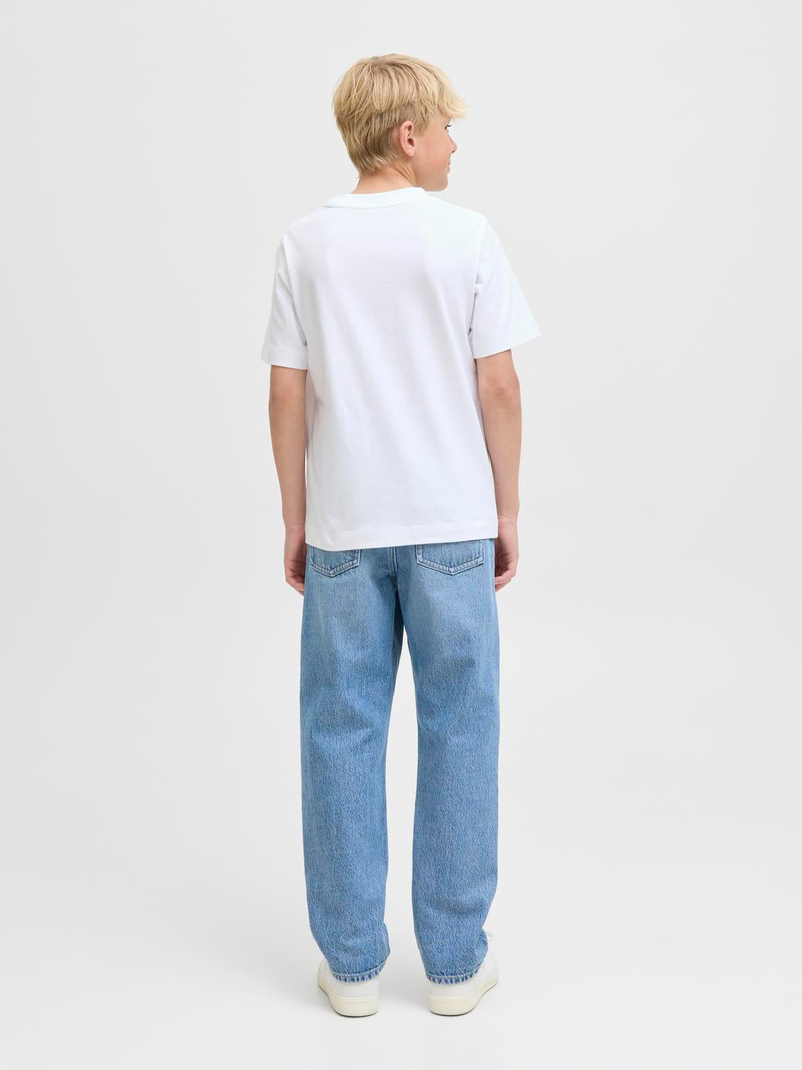 model_shot-back