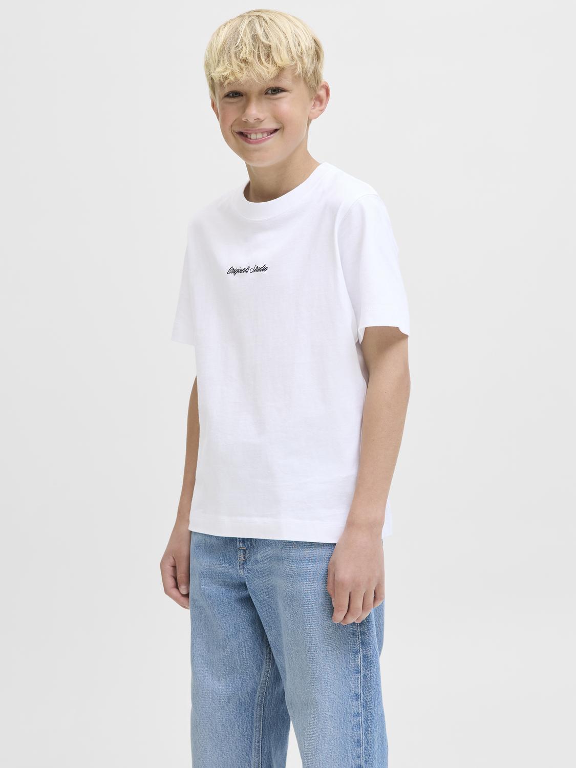 model_shot-front
