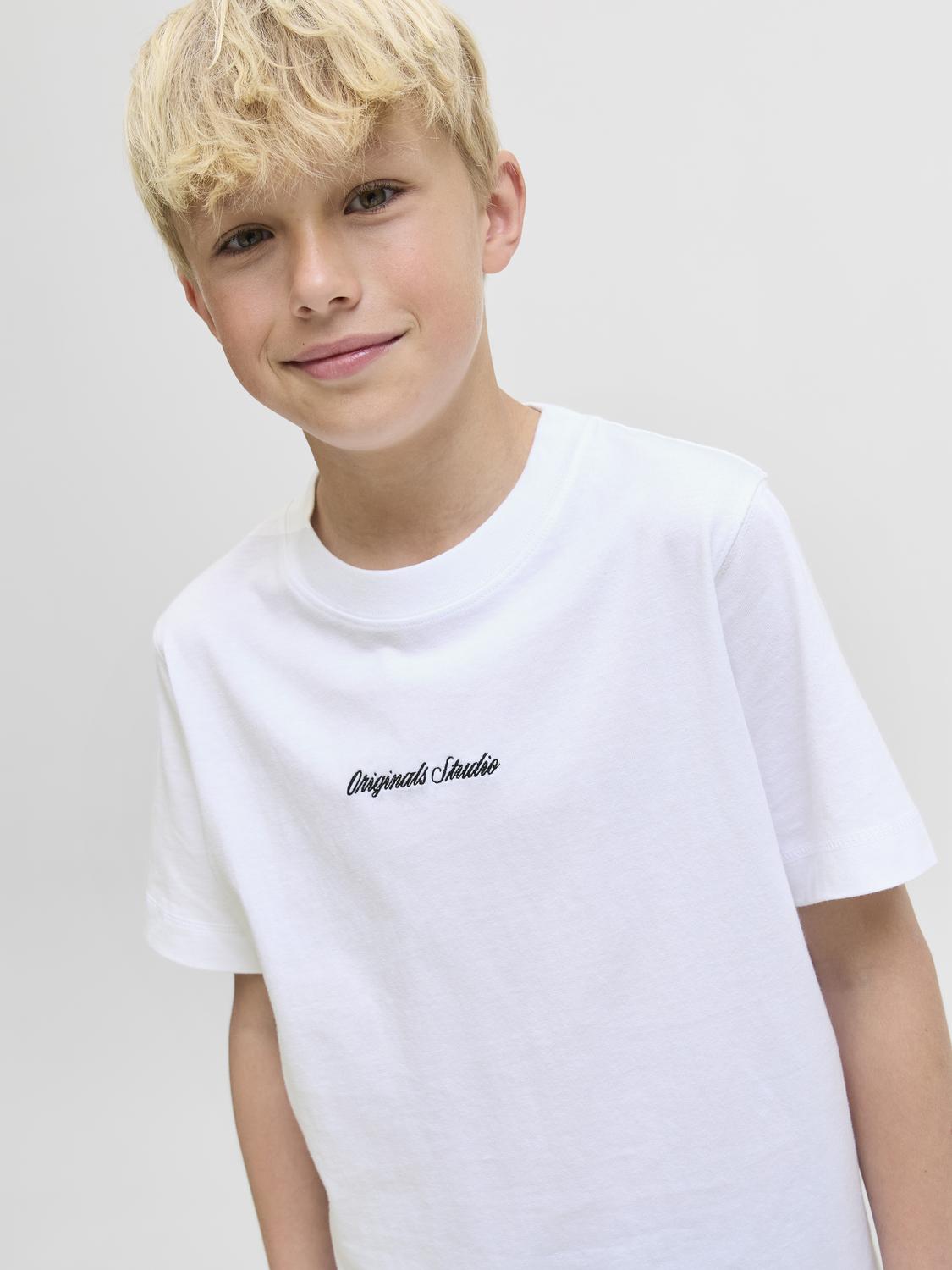model_shot-creative