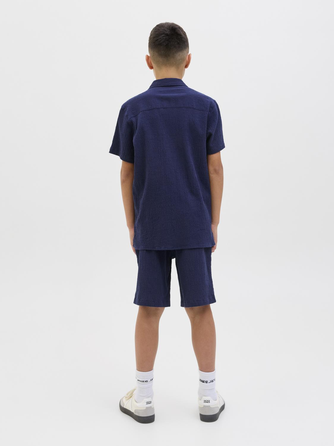 model_shot-back