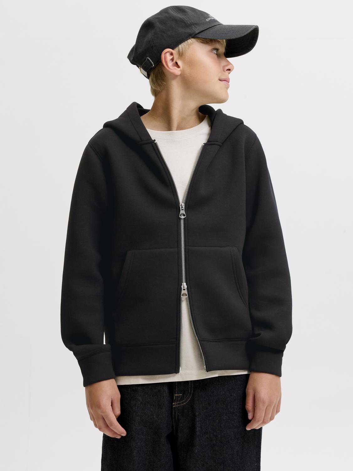 model_shot-front