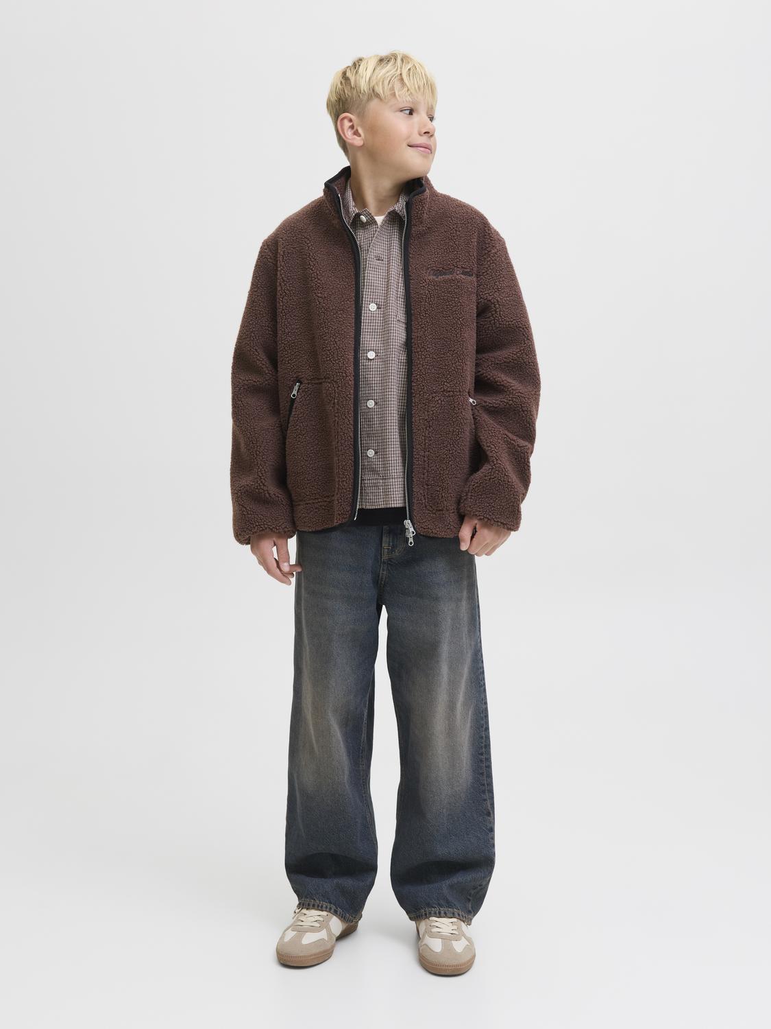 model_shot-front_full