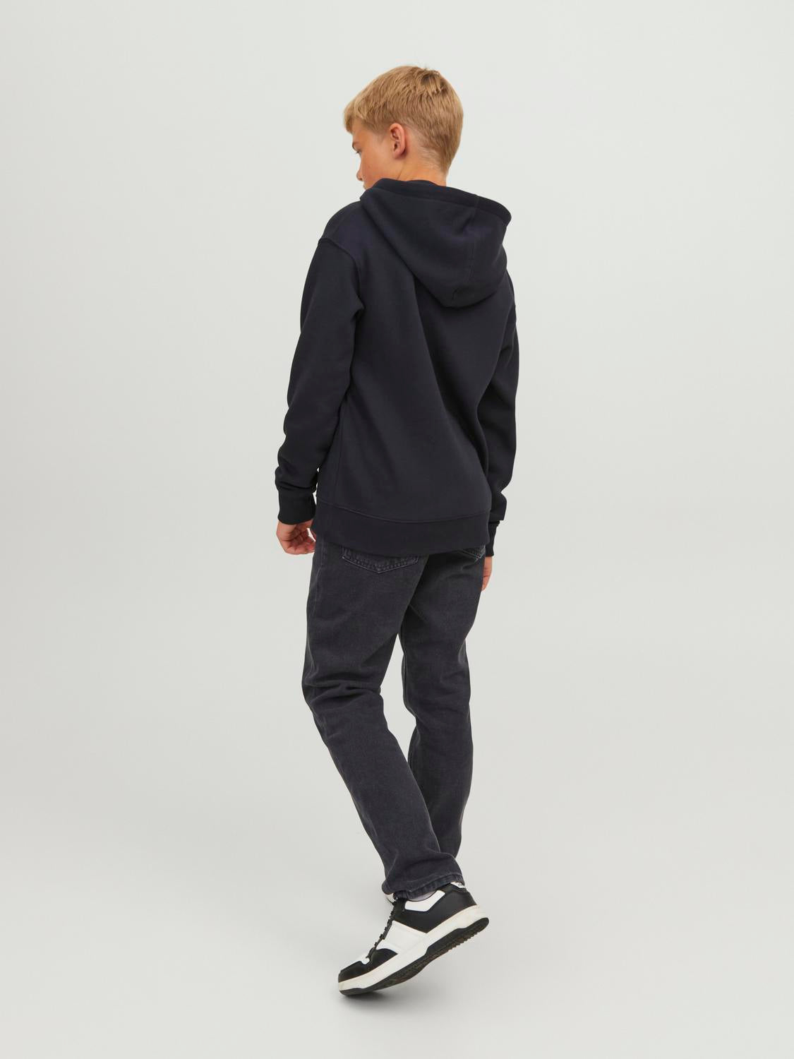 model_shot-back