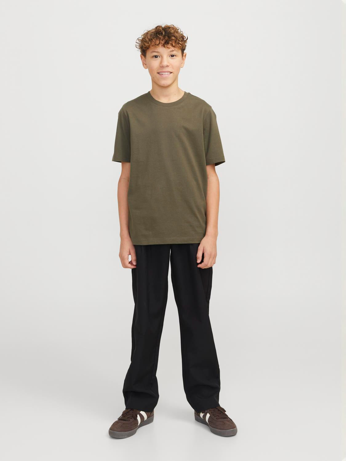 model_shot-front_full