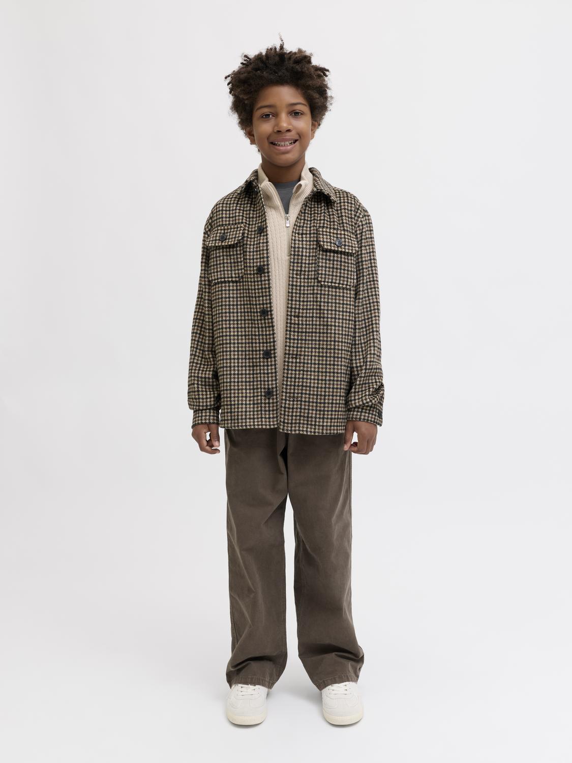 model_shot-front_full