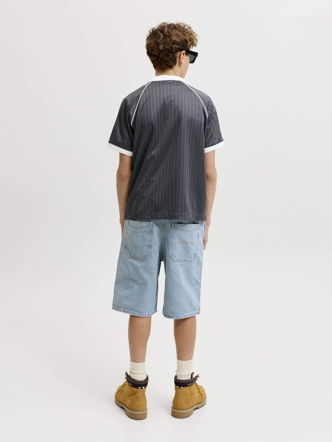 model_shot-back