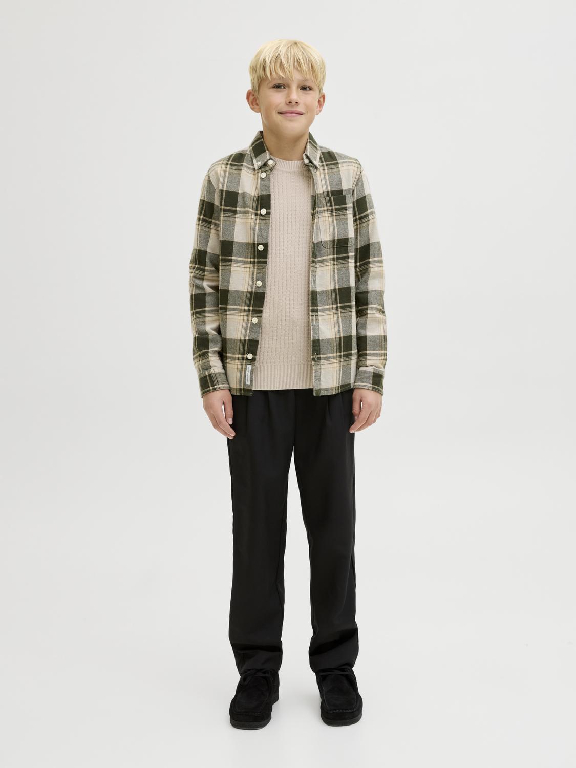 model_shot-front_full