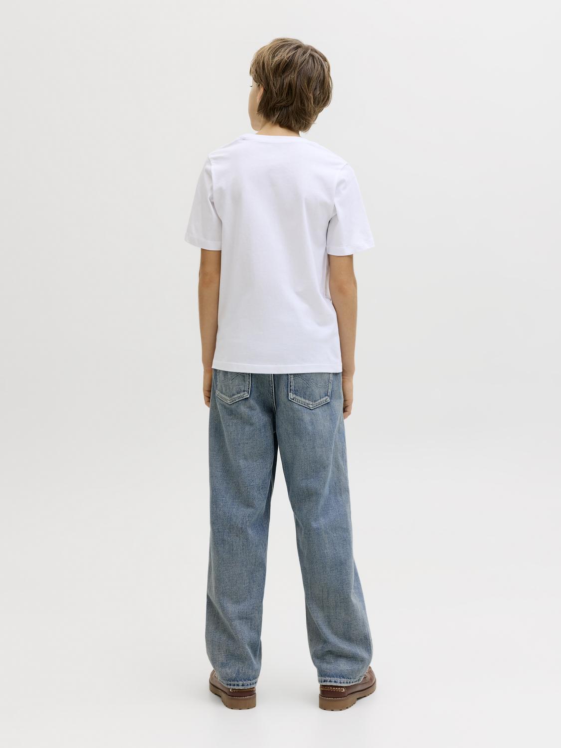 model_shot-back