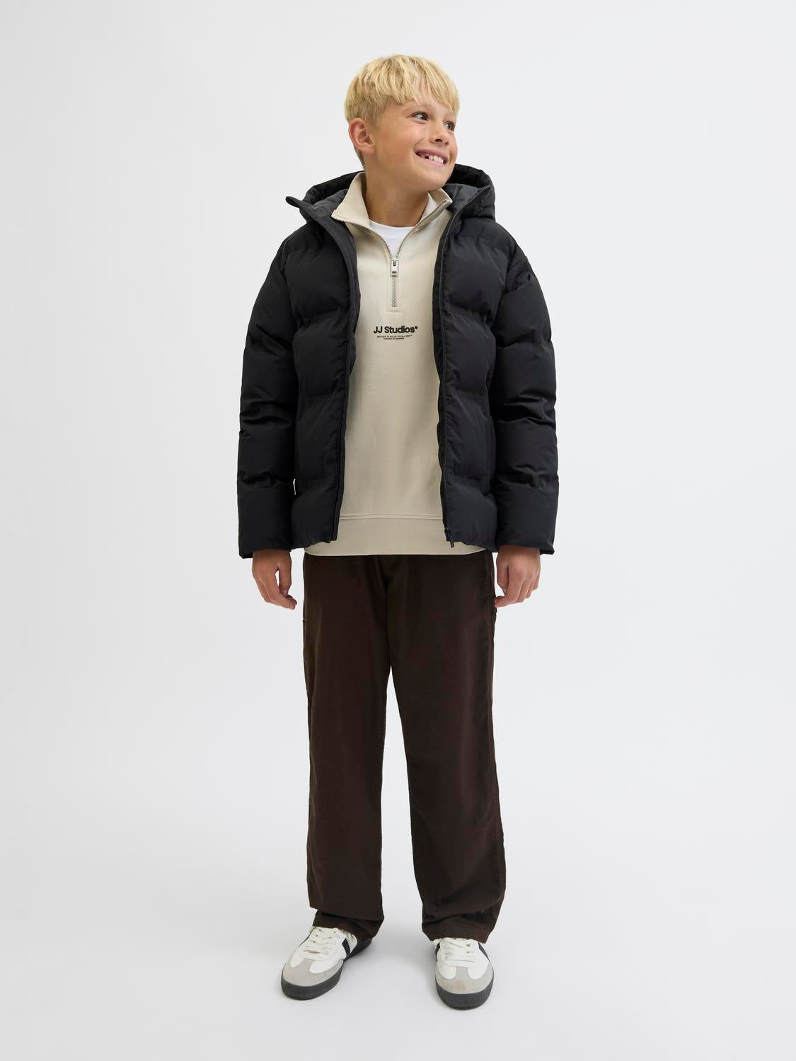 model_shot-front_full