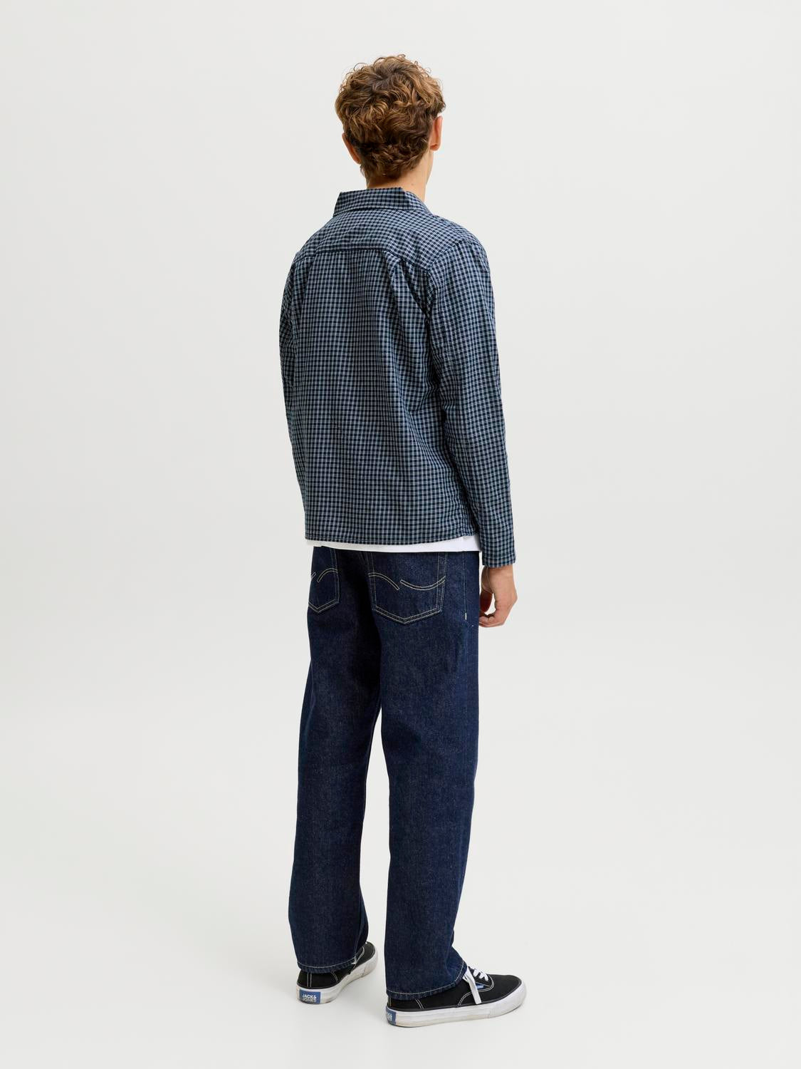 model_shot-back