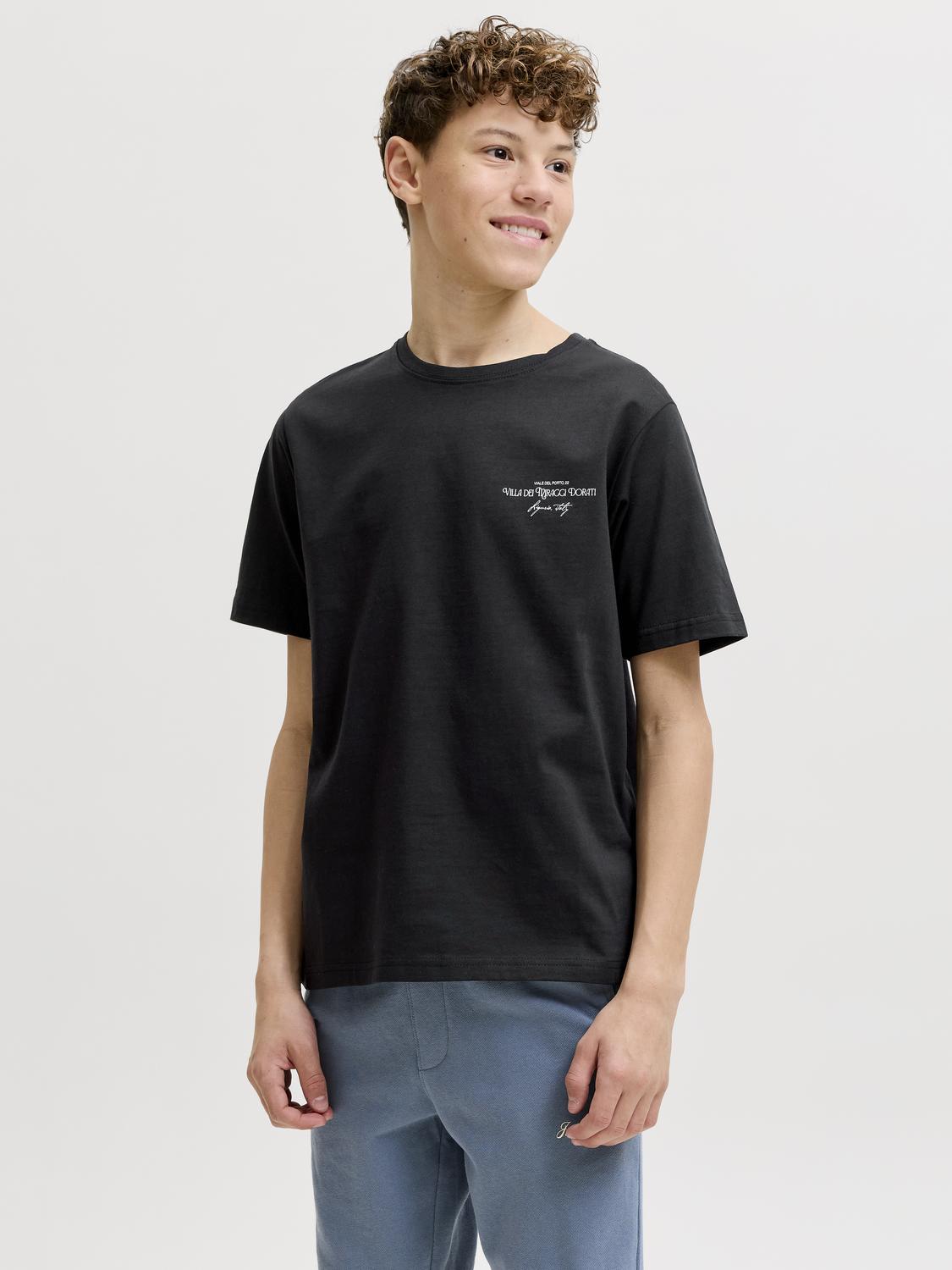 model_shot-front