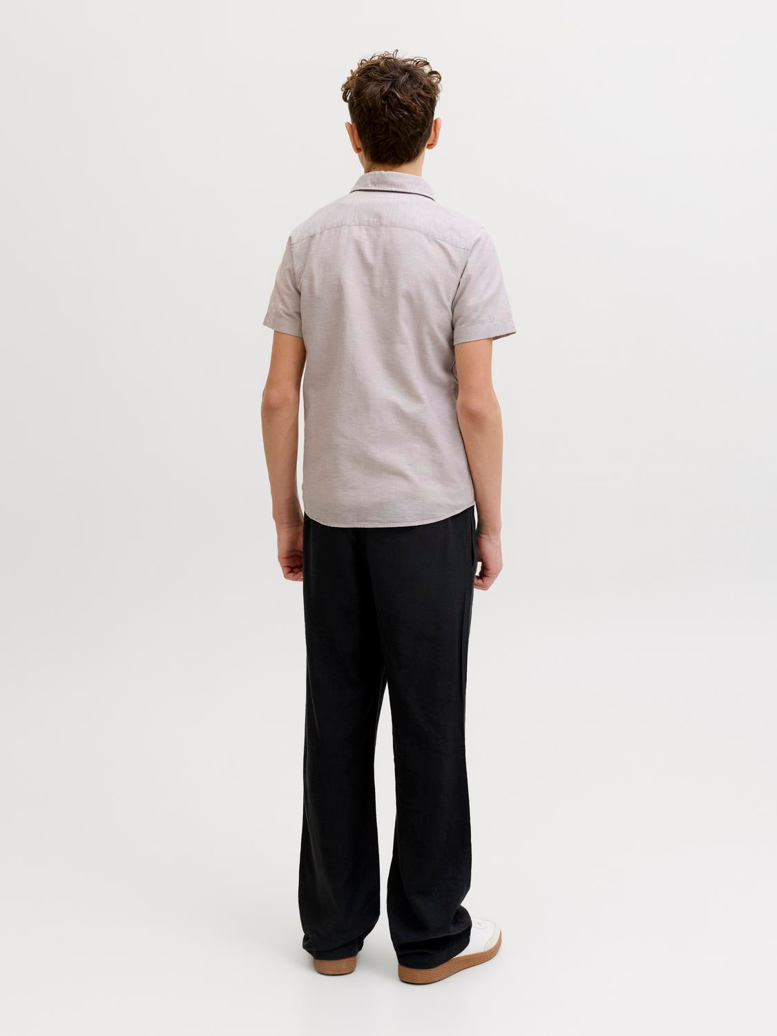 model_shot-back