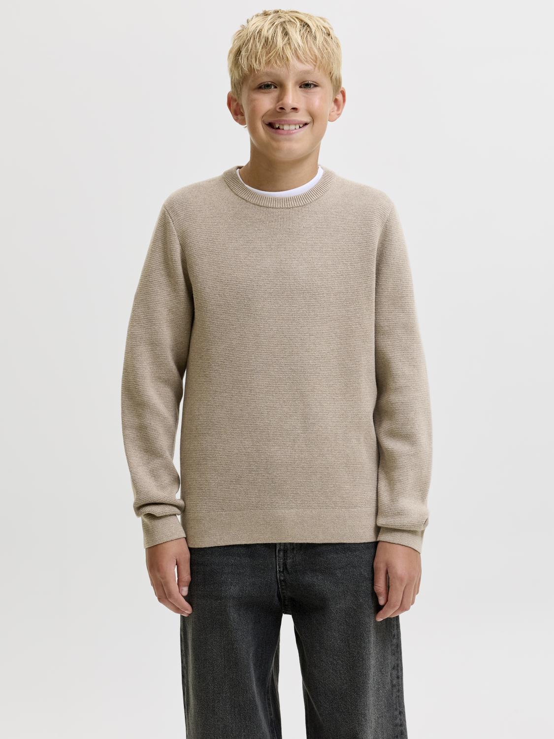 model_shot-front
