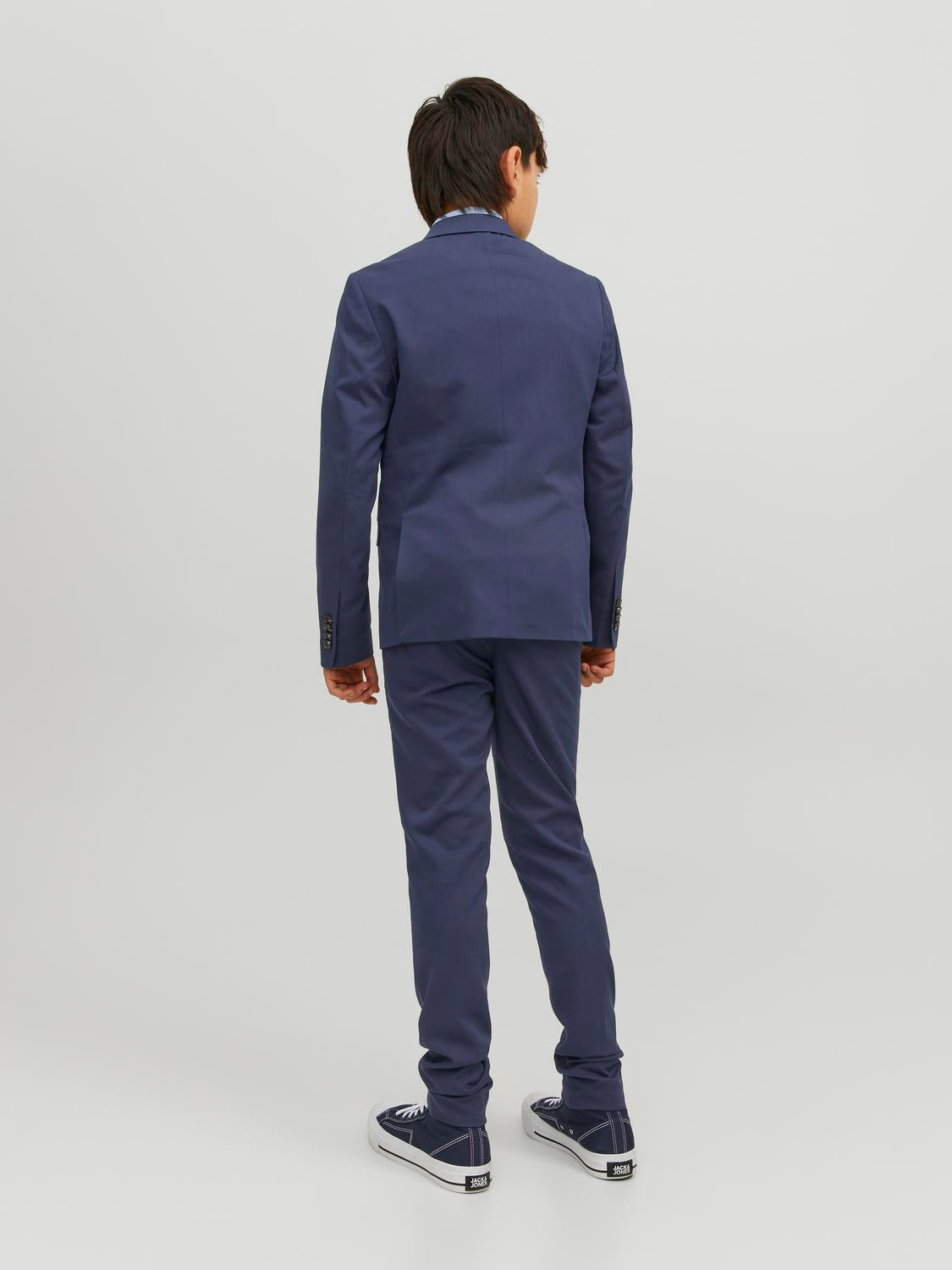 model_shot-back