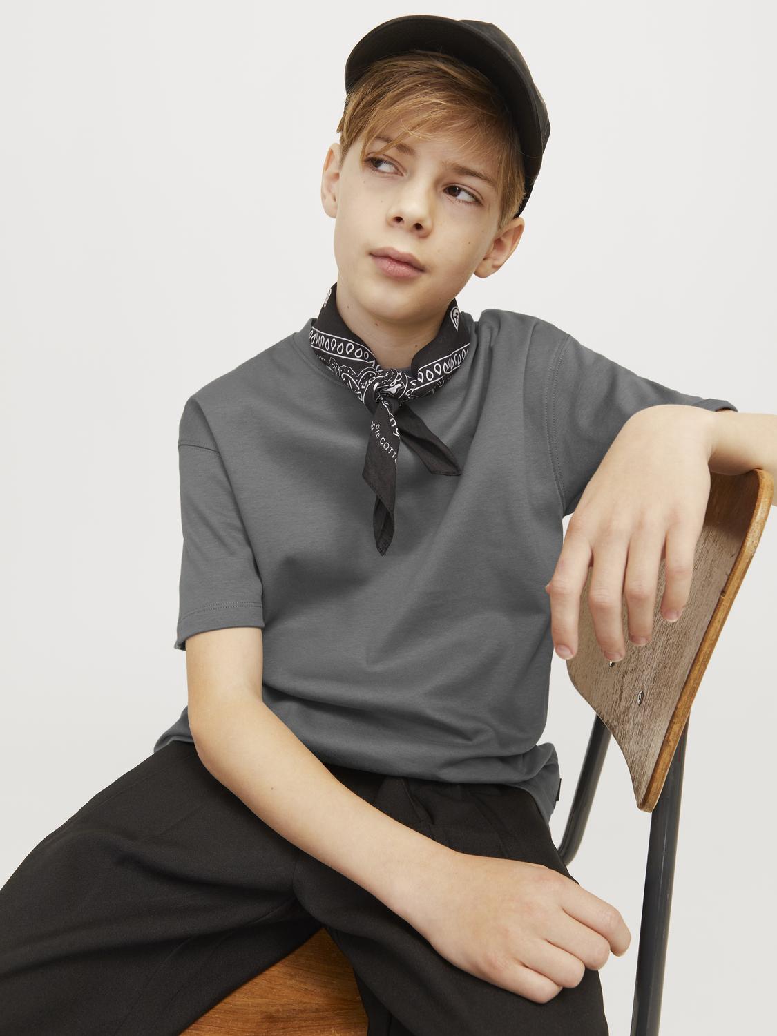 model_shot-creative