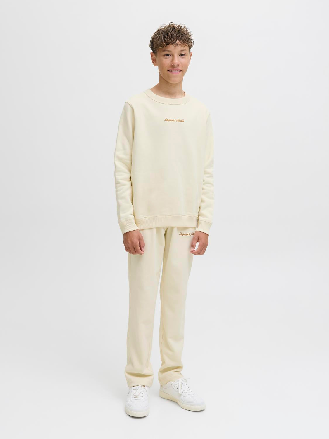 model_shot-front_full