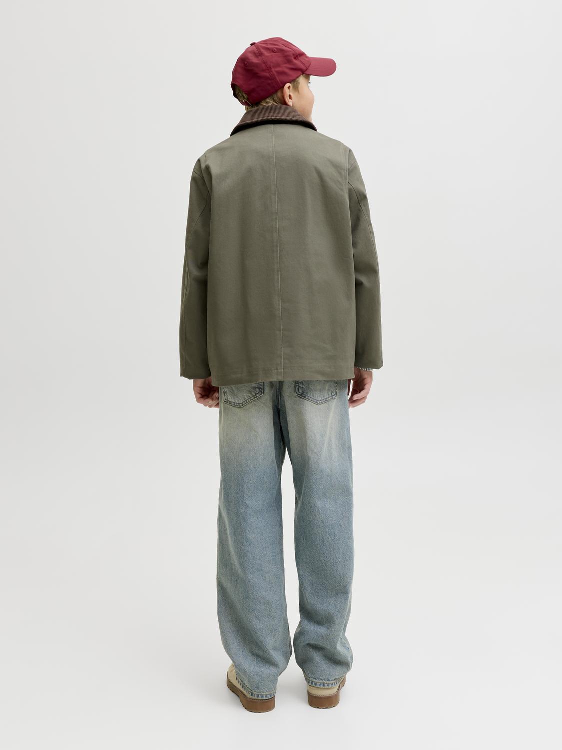 model_shot-back